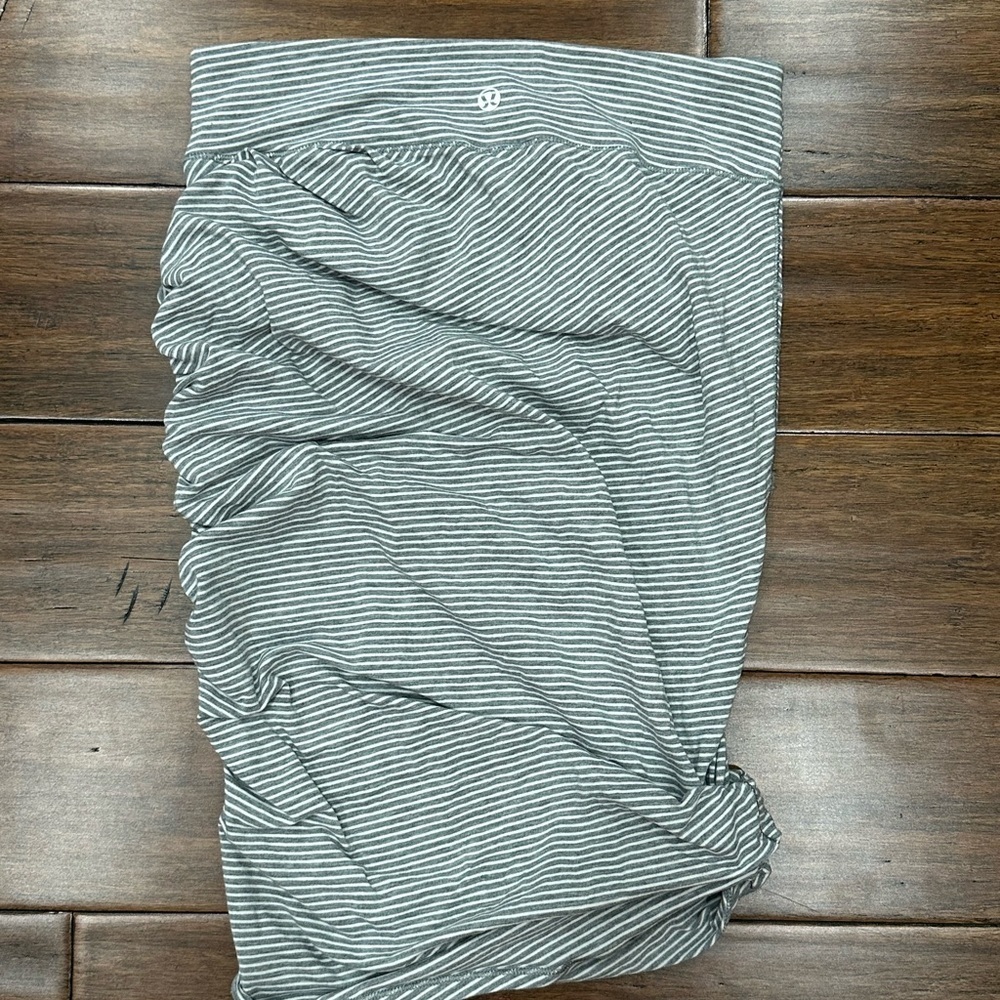 Lululemon Anytime Skirt VITASEA Size 6
Hyper Stripe Medium Grey Ghost - Picture 3 of 5